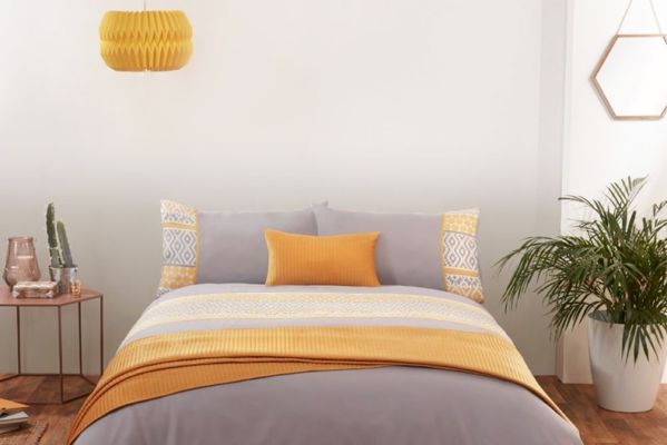 JULIAN CHARLES NEW TANZANIA BEDDING